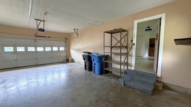 Building Photo - 1805 Waterloo Ave