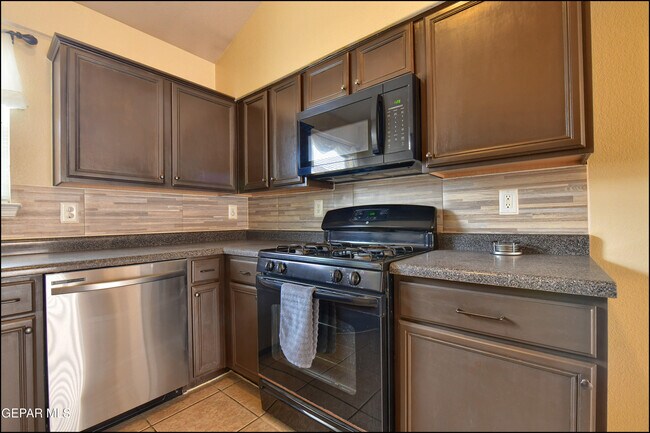 Building Photo - 683 Teichelkamp Dr