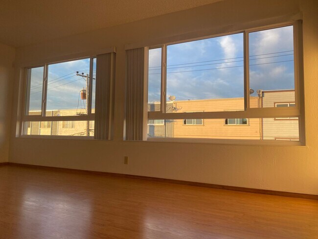 Building Photo - 262Price