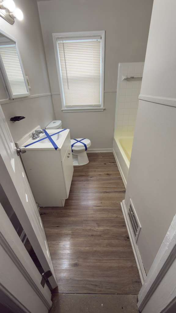 Building Photo - 20122 Manor St