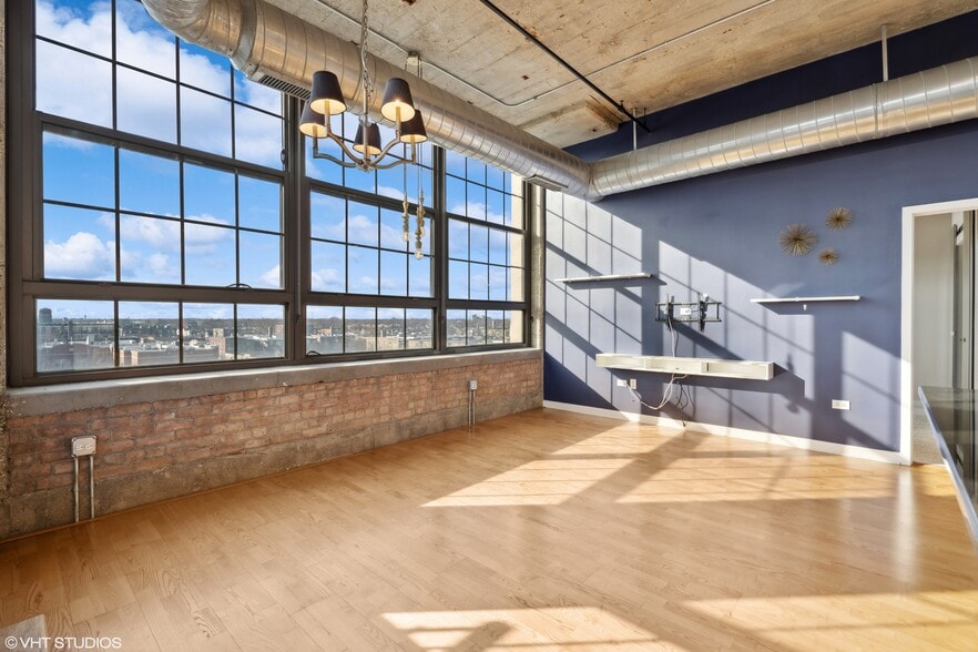 Building Photo - 3963 W Belmont Ave