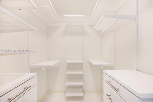 Building Photo - 300 Biscayne Blvd Way