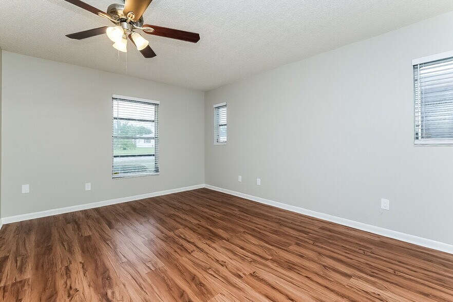 Building Photo - 9350 Bayside Ct