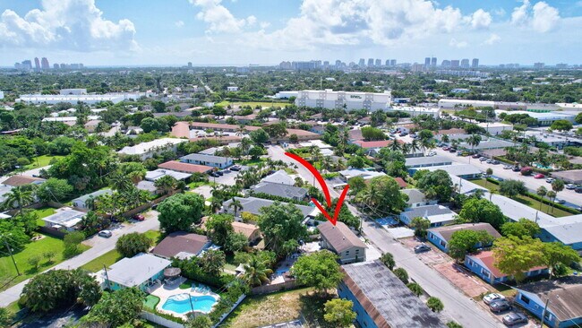 Building Photo - 711 NE 14 St