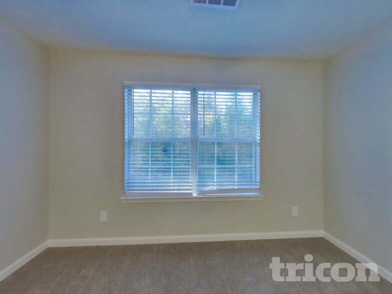 Building Photo - 40 Shenandoah Dr