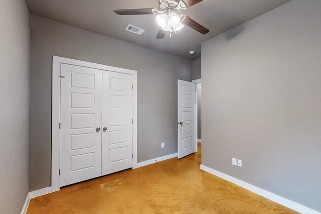 Building Photo - 209 S Baugh St