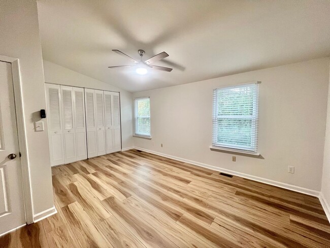 Building Photo - Newly Remodeled 3BD, 3.5BA Raleigh Townhom...