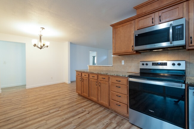 Building Photo - 938 E 65th St