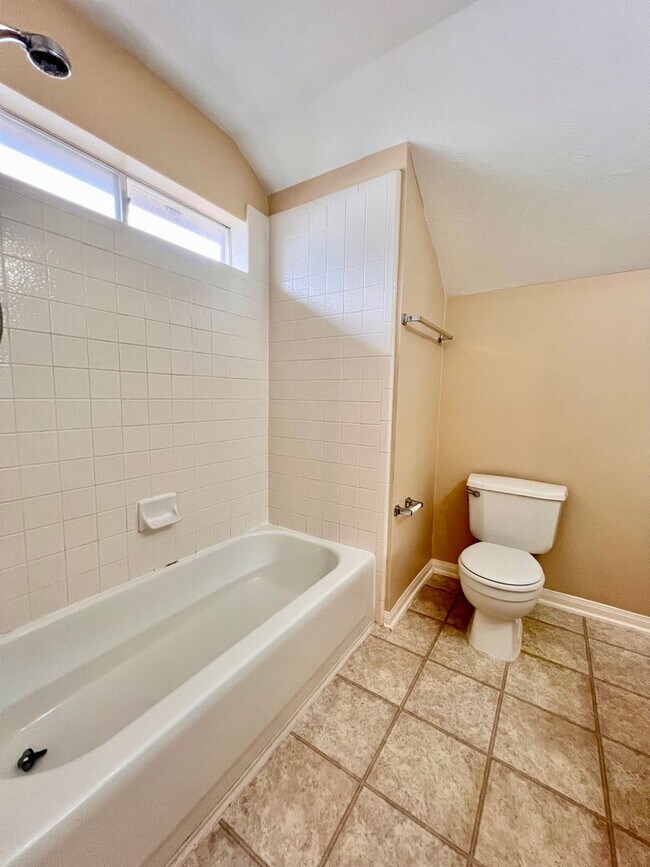Building Photo - 16735 Village View Trail