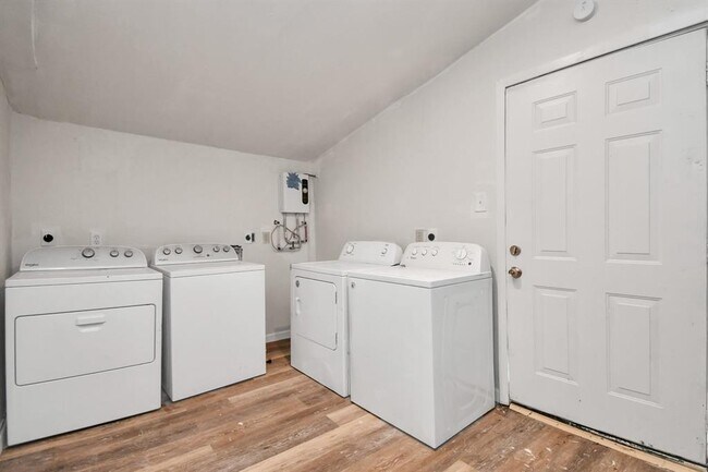 Building Photo - 5714 Doulton Dr