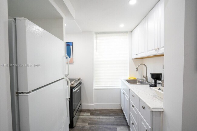 Building Photo - 444 Ponce de Leon Blvd