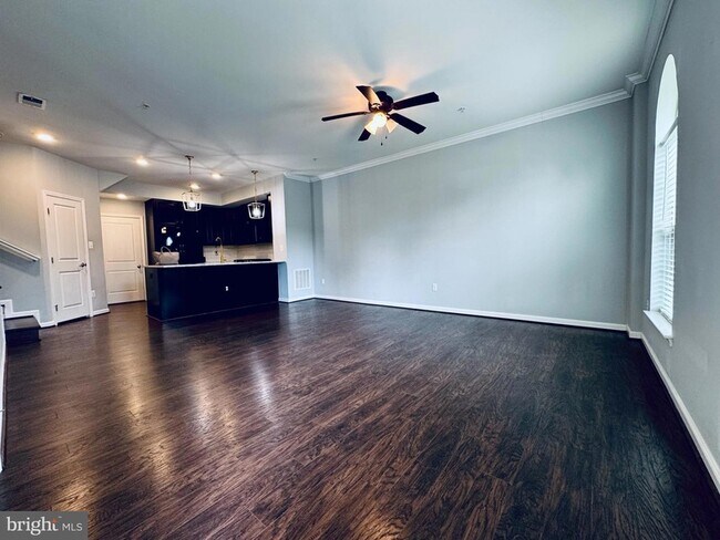 Building Photo - 5822 Oakdale Vlg Rd