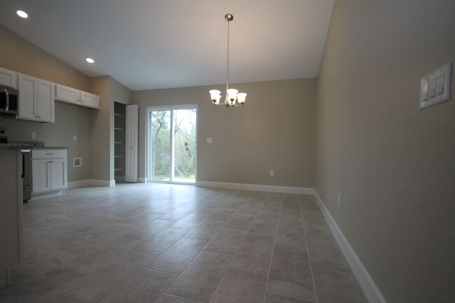 Building Photo - BEAUTIFUL 3 Bedroom, 2 Bathroom Home in Oc...