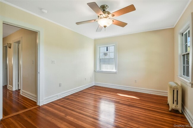 Building Photo - 806 Pelhamdale Ave