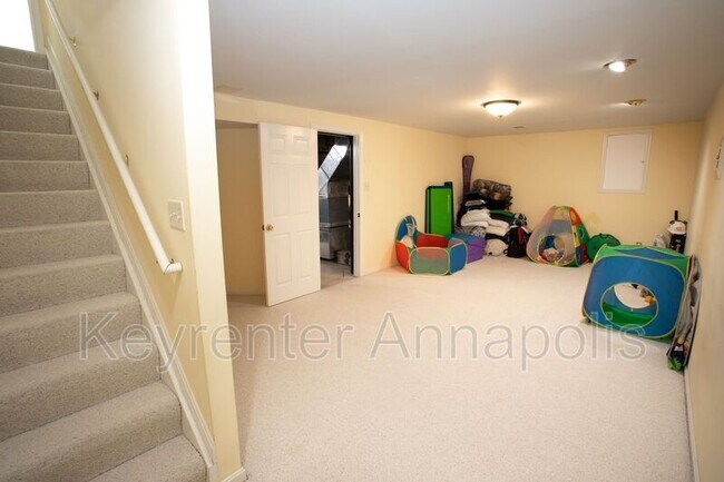 Building Photo - 2807 Chapman Ct