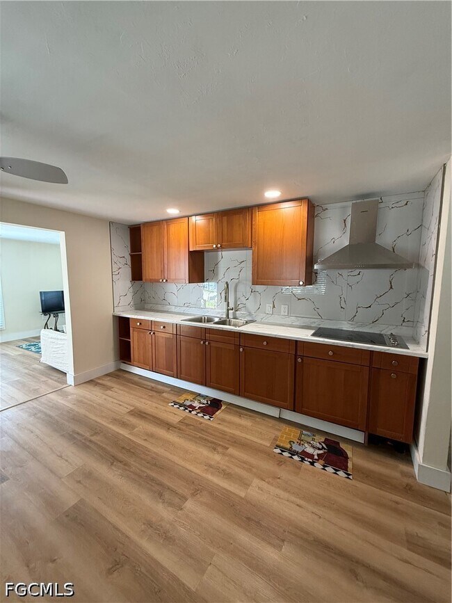 Building Photo - 2112 Ixora Ct