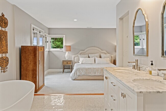 Building Photo - 175 Ruggles Ave