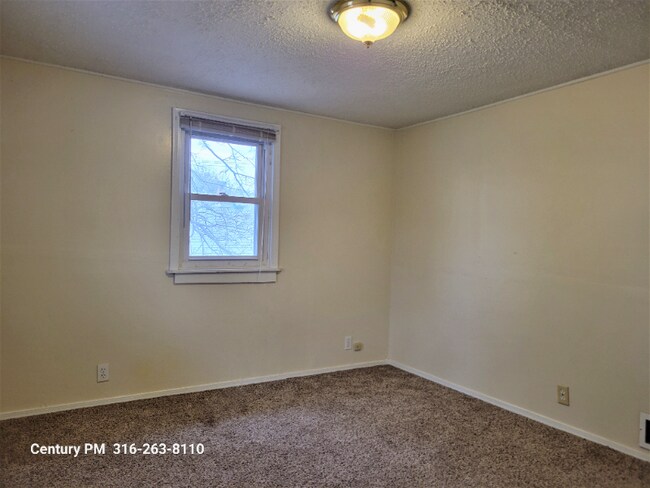 Building Photo - 143 N Clara St