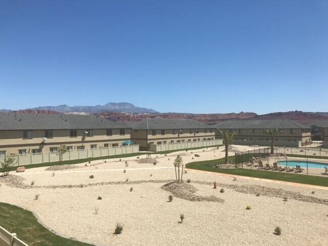 Building Photo - 3 Bedroom Townhome in Santa Clara