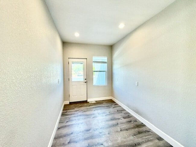 Building Photo - 16012 W 9th Pl