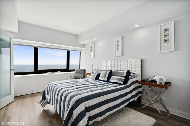 Building Photo - 175 E Delaware Pl