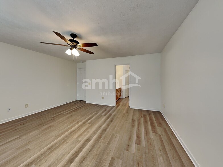 Building Photo - 129 Candle Woods Dr