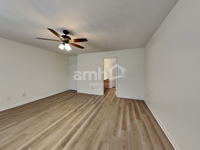 Building Photo - 129 Candle Woods Dr