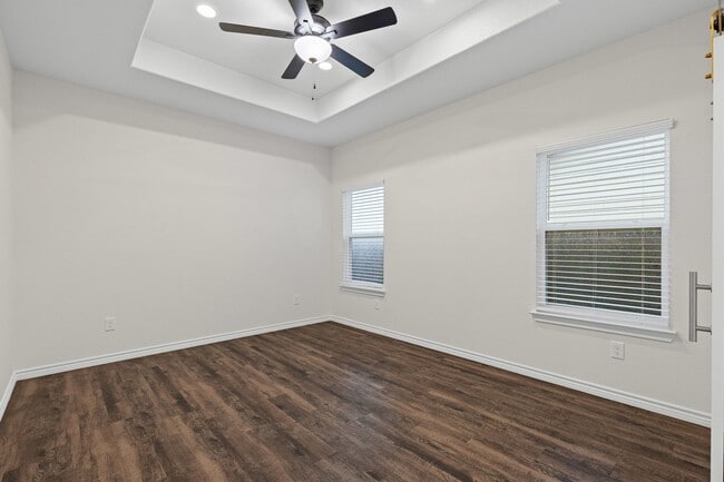 Building Photo - Gorgeous in Granbury