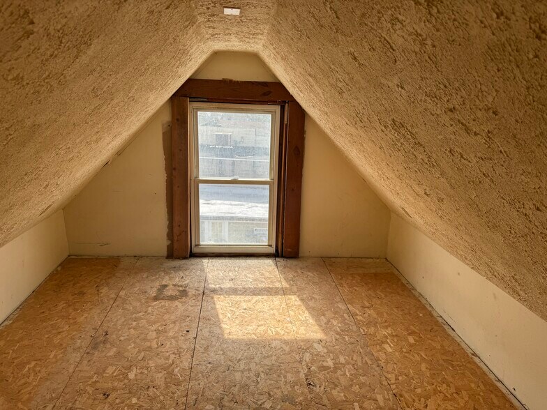 Building Photo - 3033 Hamilton Ave