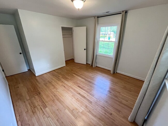 Building Photo - Gorgeous 3 bedroom, 2 bathroom brick home ...