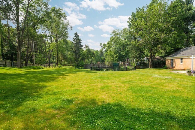 Building Photo - 3673 Pheasant Dr