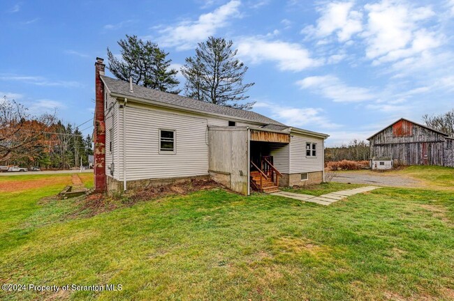 Building Photo - 1047 Drinker Turnpike