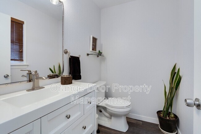 Building Photo - 55 Hylebos Ave
