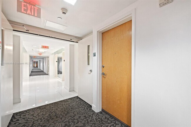 Building Photo - 350 S Miami Ave