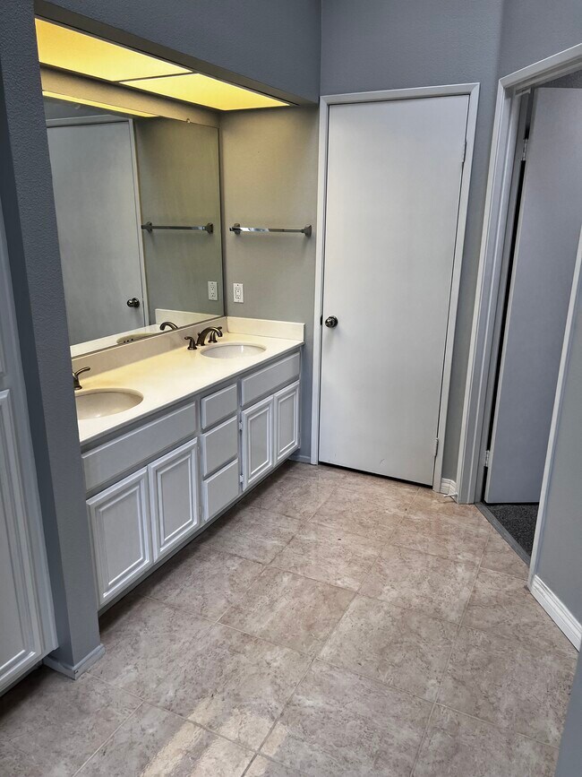 Master Bathroom - 940 N Turner Ave
