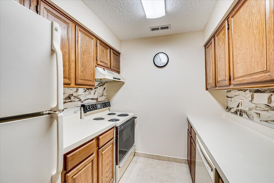 Building Photo - 211 Ravens Crest Dr