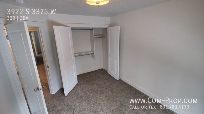 Building Photo - 3 Bed 2 Bath Condo In West Haven For Rent!