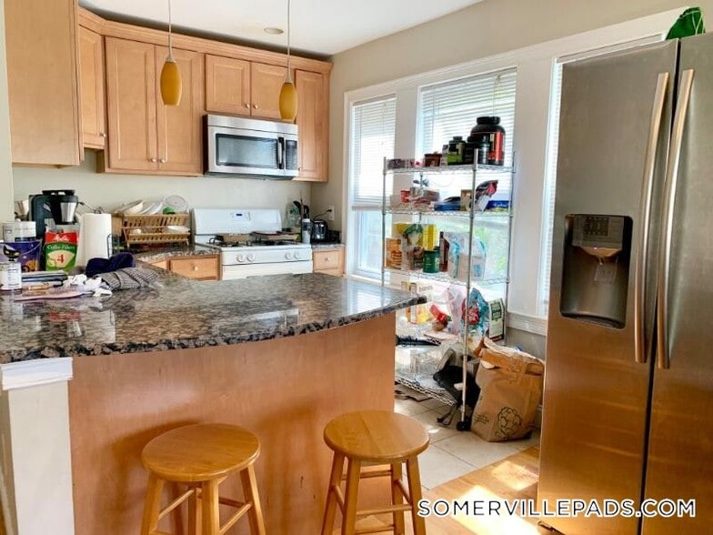 Building Photo - 27 Fairfax St