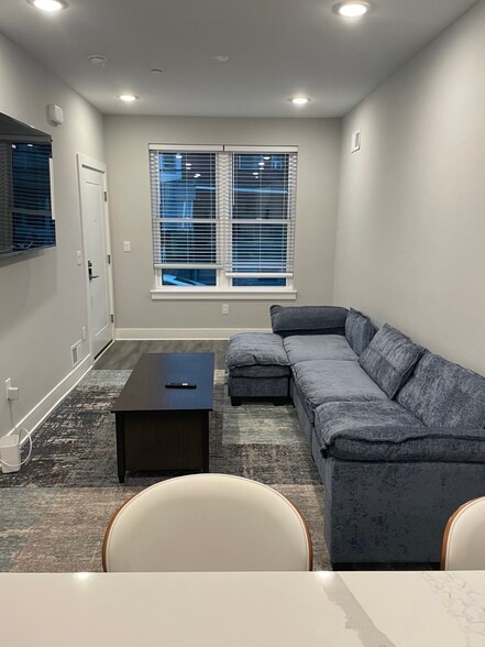 Building Photo - 5237 Chancellor St