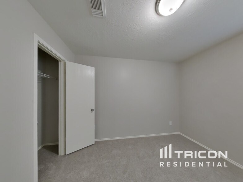 Building Photo - 13007 Lark Point Ct