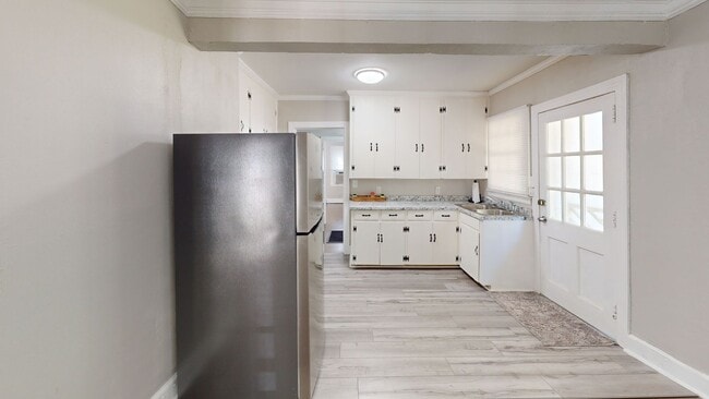 Building Photo - 2 acres in Millbrook w/ large screened in ...