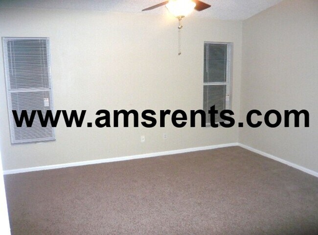 Building Photo - Spacious 3 bedroom 2 bath in Apopka