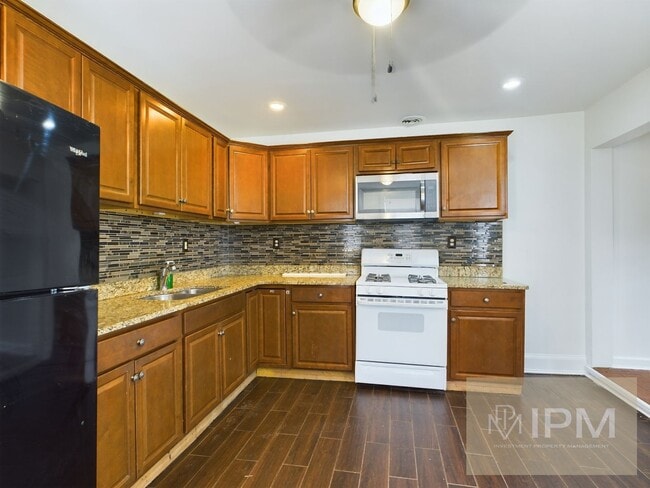 Building Photo - Spacious 4 Bedroom, 1 Bath Home in York, Pa!