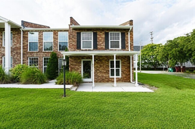 Building Photo - 5850 Cypress Gardens Blvd