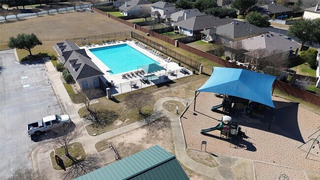 Building Photo - 201 N Hunting Lodge Ln