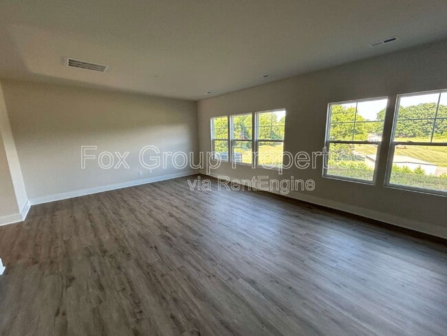 Building Photo - 115 Silverwood Ct