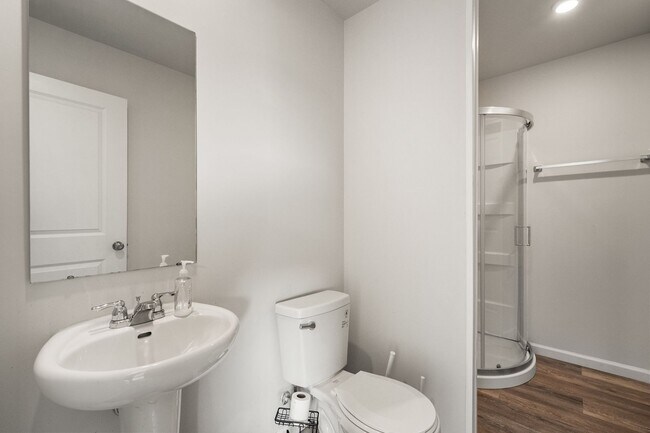 Building Photo - Modern Spacious 5-Bedroom Home Built in 2023