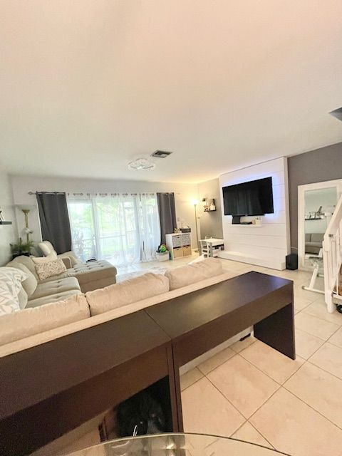 Building Photo - 3473 Carambola Cir S