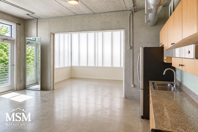 Building Photo - ROOFTOP IN STARLAND?  HERE IT IS! AVAILABLE NOW!