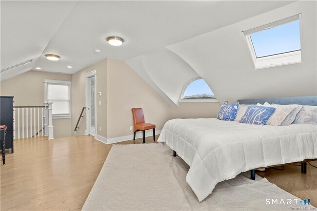 Building Photo - 69 Weed Ave